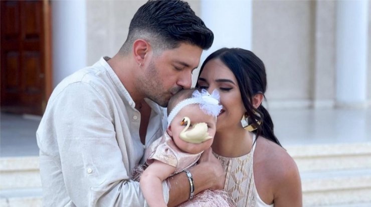 Έλενα Θεοδώρου: Η πιο γλυκιά matchy - matchy εμφάνιση μαζί με τον σύντροφο και την κόρη τους [εικόνες]