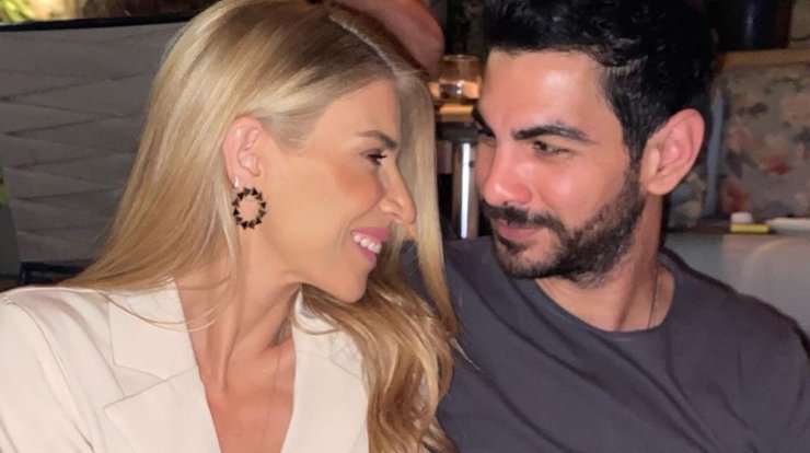 Σταύρος Κωνσταντίνου: Το τραγούδι που αφιέρωσε στη σύζυγό του για την επέτειό τους και την "έλιωσε"