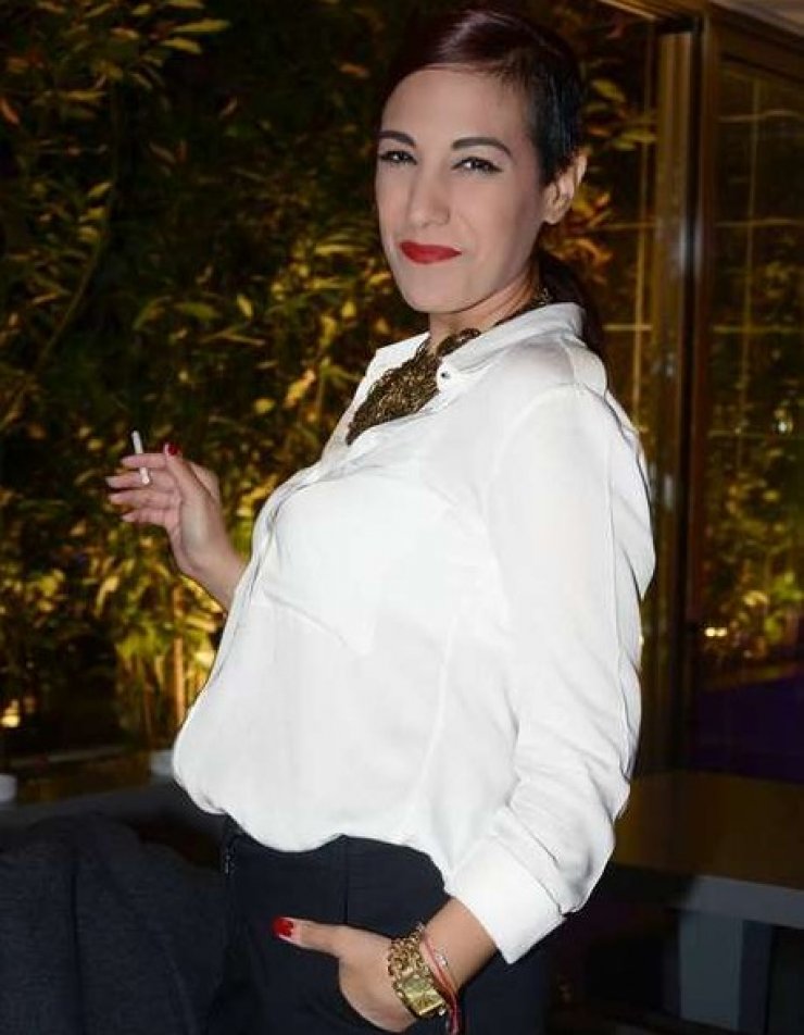 Δείτε το νέο look με αφέλειες της Έλενας Λιασίδου 