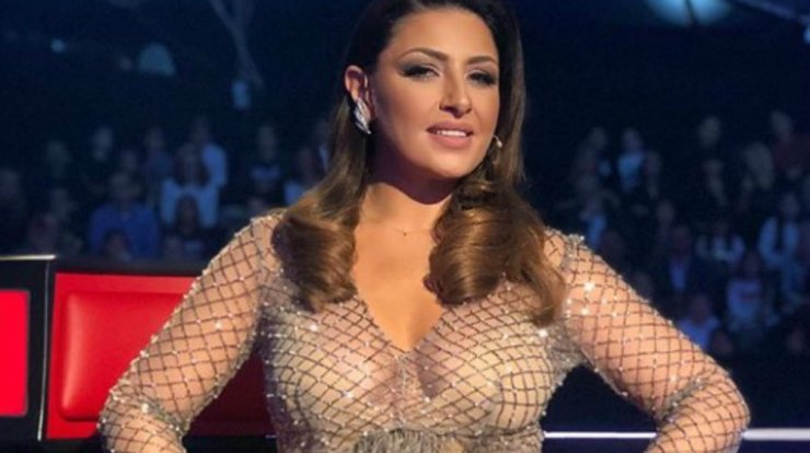 Η Έλενα Παπαρίζου επέλεξε δημιουργίες της Έφης Παπαϊωάννου για τους ημιτελικούς του "The Voice"