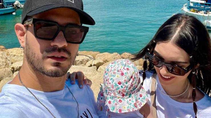 Έλενα Θεοδώρου – Γιώργος Γεωργίου: Το πρώτο μπάνιο της κόρης τους στη θάλασσα! [εικόνες]