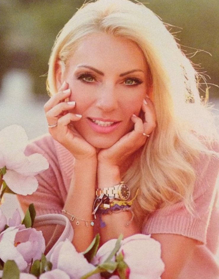  Ελενα Τσαβαλιά: Η νέα ξανθιά των πρωινάδικων με τους κοιλιακούς «φέτες» [εικόνες]