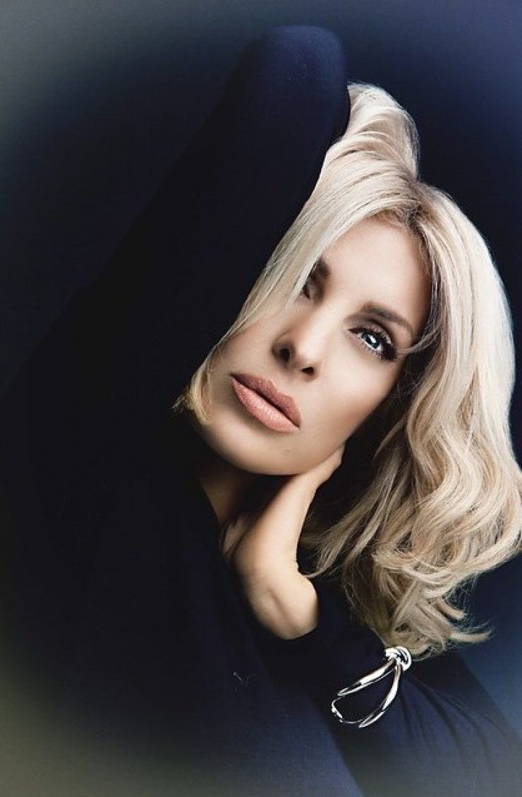 Ελένη Μενεγάκη: Πού θα περάσει τις φετινές γιορτές [βίντεο]