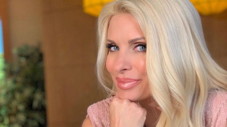 Ελένη Μενεγάκη: Μας έβαλε μέσα στο άδειο της καμαρίνι [εικόνες]