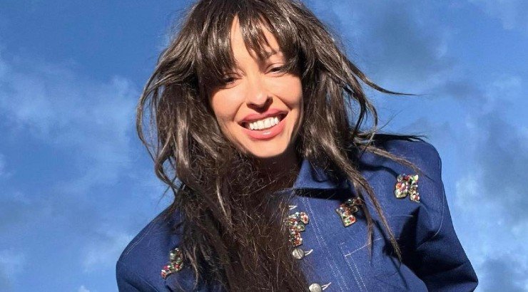 Sexy mama: Η Ελένη Φουρέιρα ποζάρει με see-through δημιουργία και αφήνει αιχμές για το φύλο