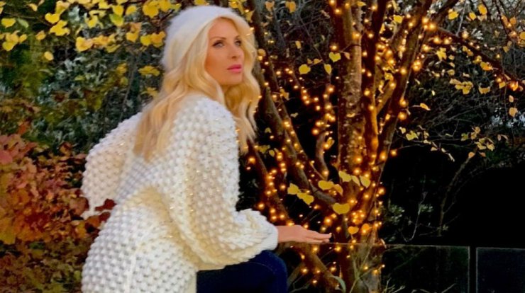 Ελένη Μενεγάκη: Έχετε δει την αυλή της που μοιάζει με παιδική χαρά; [βίντεο]