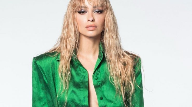 Η Ελένη Φουρέιρα με αποκαλυπτική δημιουργία της Σήλιας Κριθαριώτη 