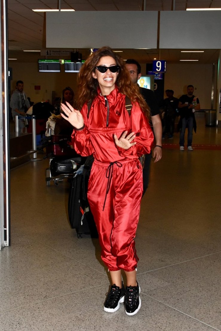 Ελένη Φουρέιρα: Οι πρώτες δηλώσεις μετά την άφιξή της στο αεροδρόμιο της Αθήνας! [βίντεο]