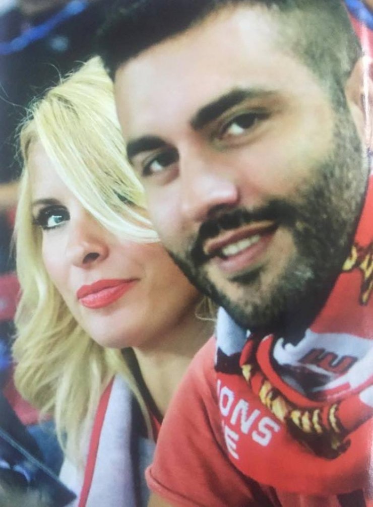 Ελένη Μενεγάκη: Νέες φωτογραφίες από το γήπεδο με τον αδελφό και τον γιο της!