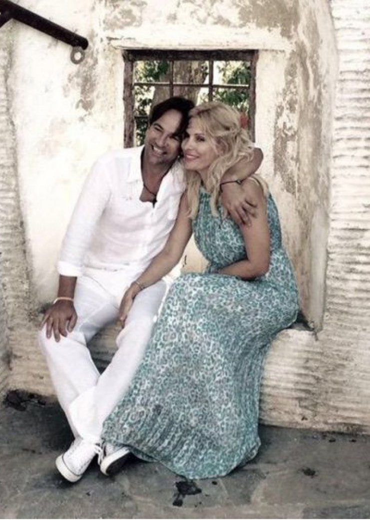 Η σπάνια δημόσια εμφάνιση της Ελένης Μενεγάκη με τον Μάκη Παντζόπουλου!