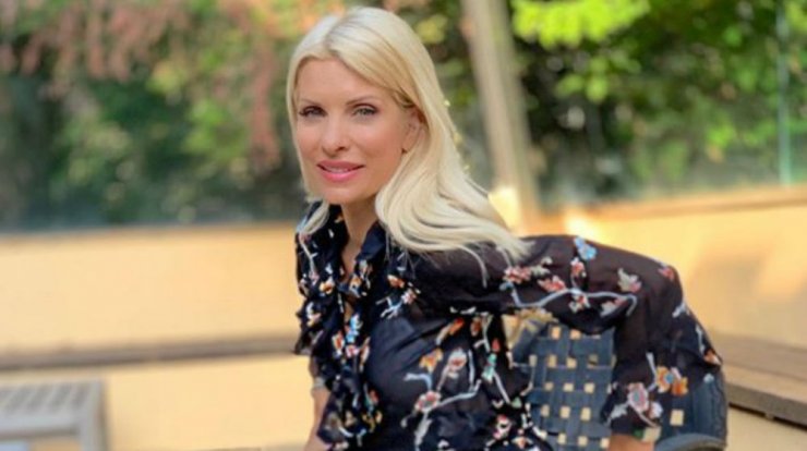 Ελένη Μενεγάκη: Την είδαμε αμακιγιάριστη και με salty hair στις διακοπές της! 