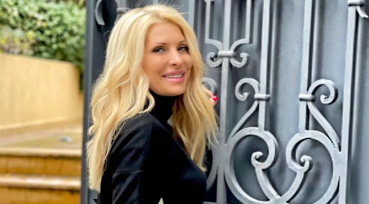 Ελένη Μενεγάκη: Η σπάνια εικόνα με τον αδερφό της και τη μαμά τους με αφορμή τα γενέθλια της κ. Ζέτας!