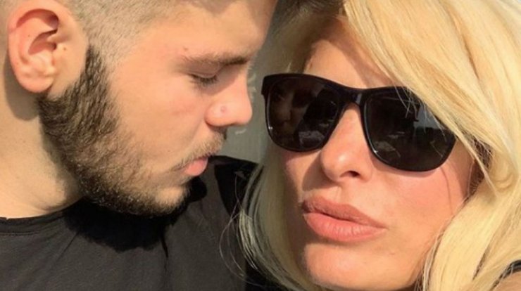 Ελένη Μενεγάκη: Ο δημόσιος διάλογος με τη δασκάλα του γιου της που τη συγκίνησε!