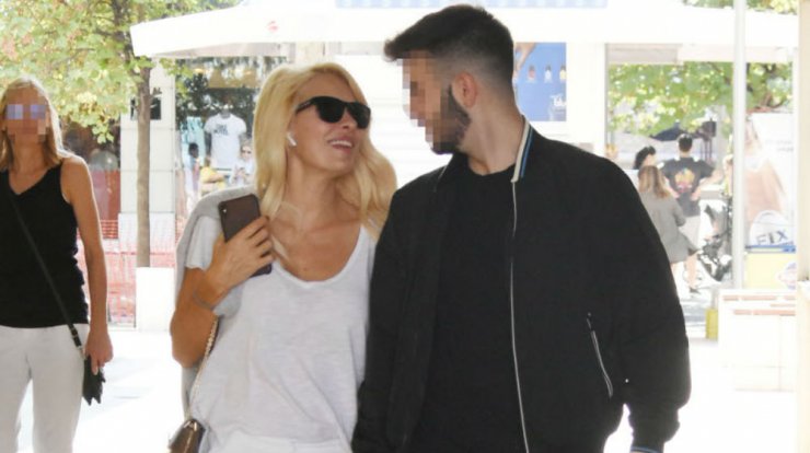 Ελένη Μενεγάκη: Ο γιος της φεύγει για το εξωτερικό και τον αποχαιρέτησε στο instagram χωρίς να το καταλάβουμε!