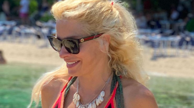 Ελένη Μενεγάκη: Αυτή είναι ίσως η πιο εντυπωσιακή της εικόνα από την Άνδρο που έχουμε δει ποτέ!