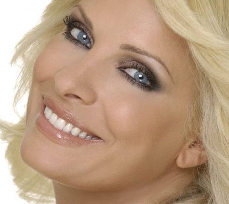 Ελένη Μενεγάκη: Δείτε την σε ηλικία 12 ετών