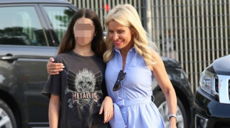 Η Ελένη Μενεγάκη στο δωμάτιο της κόρης της Λάουρας και ο διάλογος μεταξύ τους! [βίντεο]