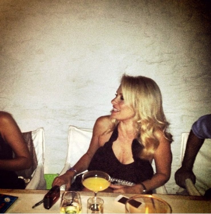 Βραδινή έξοδος για την Ελένη Μενεγάκη