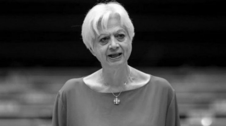 Ελένη Θεοχάρους: Η σπάνια εξομολόγηση για την προσωπική της ζωή μετά τον θάνατο του συζύγου της