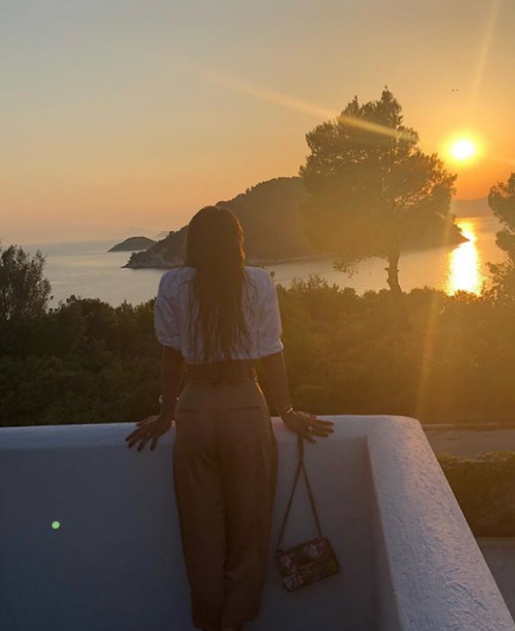 Η φωτογραφία Ελληνίδας παρουσιάστριας που πυροδότησε τις φήμες για εγκυμοσύνη!