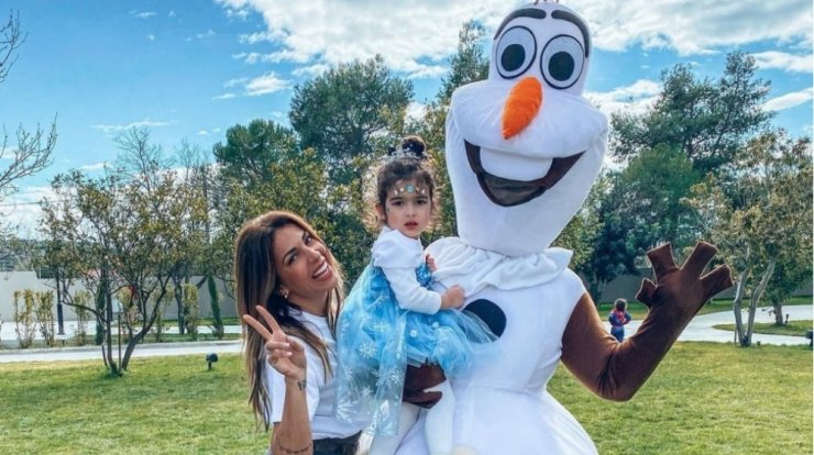 Ελένη Χατζίδου: Το πρόβλημα αναπνοής που είχε η κόρη της και τους οδήγησε εσπευσμένα στο νοσοκομείο [εικόνες & βίντεο]