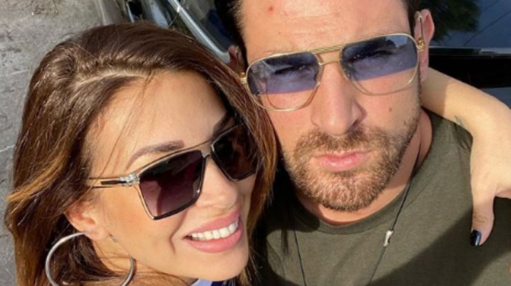 Ελένη Χατζίδου - Ετεοκλής Παύλου: Η βόλτα με την κορούλα τους στο κέντρο της Αθήνας! 