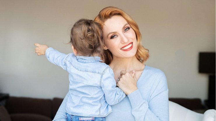 Ελεονώρα Μελέτη: Η υπέροχη καλοκαιρινή εικόνα που ανήρτησε με την κόρη της στην πισίνα 