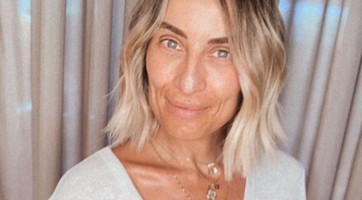 Ελεονώρα Μελέτη: Δεν φαντάζεστε πως διαβάζει βιβλίο το βράδυ στο κρεβάτι! [βίντεο]