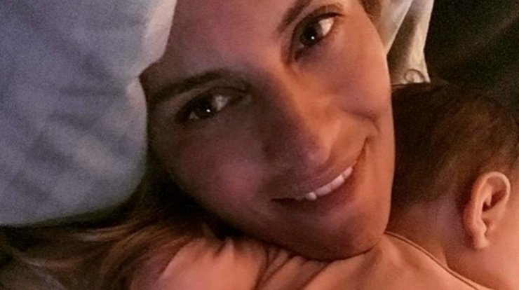 Ελεονώρα Μελέτη: Μαζί με την κόρη της στη χιονισμένη αυλή του σπιτιού της