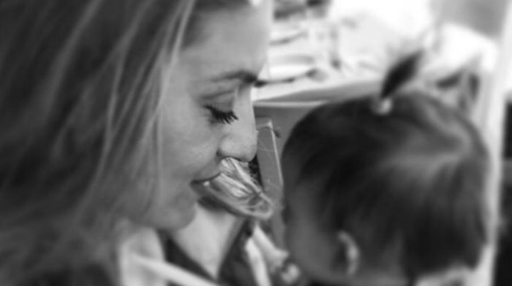 Ελεονώρα Μελέτη: Δημοσίευσε το πιο χαριτωμένο στιγμιότυπο με την κόρη της στην κουζίνα