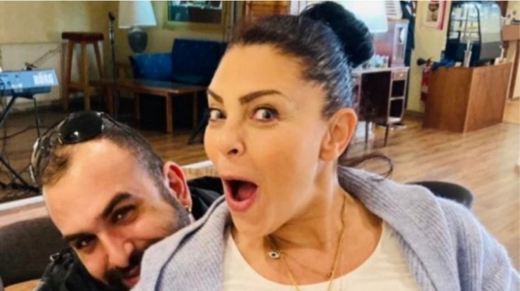 Έλια Ιωαννίδου: Η τρυφερή στιγμή με τον σύντροφό της να χαϊδεύει τη φουσκωμένη της κοιλίτσα!