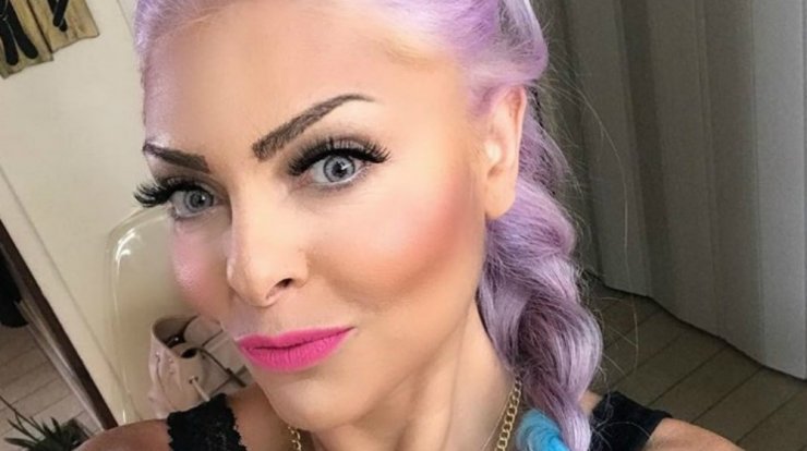 Μετά το γαλάζιο και το ροζ χρώμα στα μαλλιά η Έλια Ιωαννίδου εμφανίστηκε με νέο look! [βίντεο]