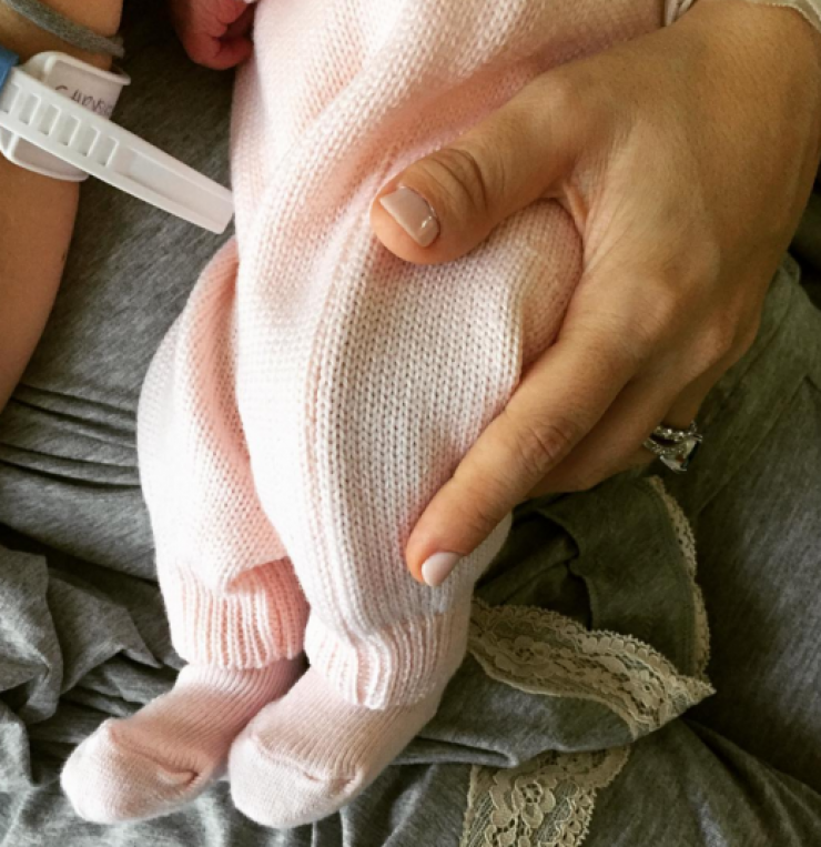 Ελληνίδα παρουσιάστρια υποδέχθηκε το νέο μέλος της οικογένειας!