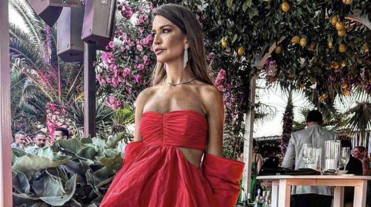 Ελίνα Θεοδότου: Αυτό το στυλ υιοθετεί στις πρόσφατες βραδινές εμφανίσεις της