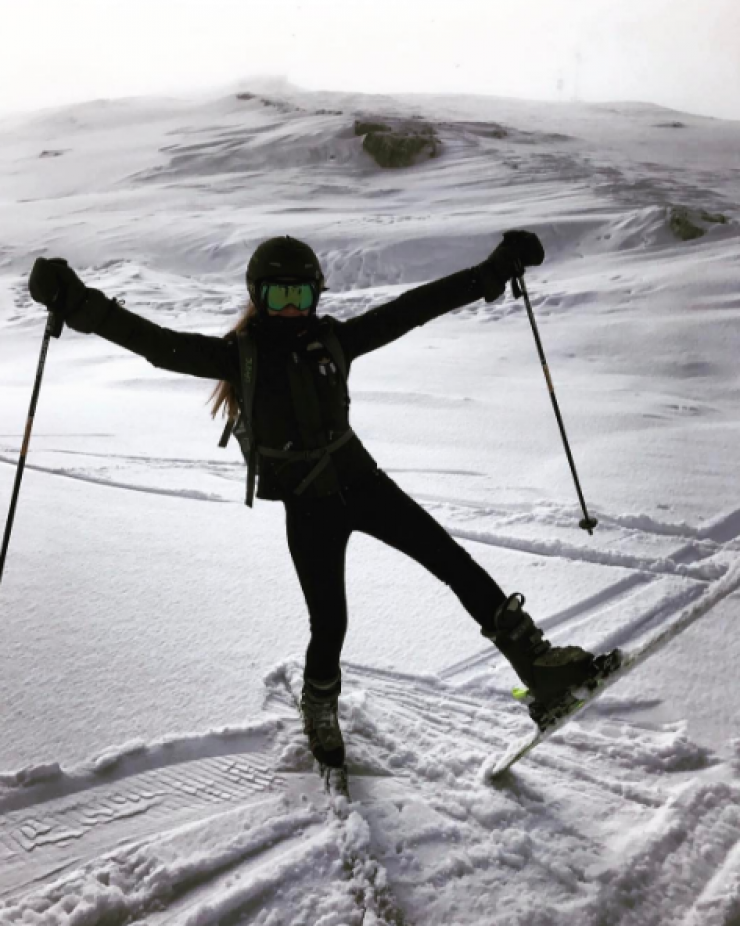 Επώνυμη Κύπρια κάνει σκι σε resort στην Ιταλία!