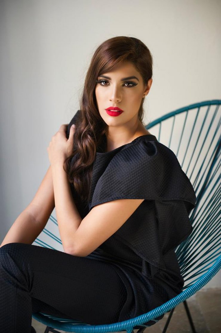 Ελίσα Γεωργίου: Ερωτευμένη και ημίγυμνη στο κρεβάτι!