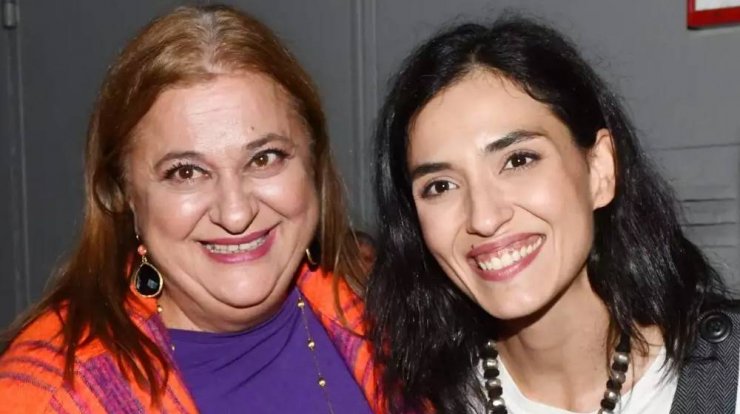 Ελισάβετ Κωνσταντινίδου: Συγκινημένη και περήφανη απόλαυσε την κόρη της επί σκηνής [εικόνες]