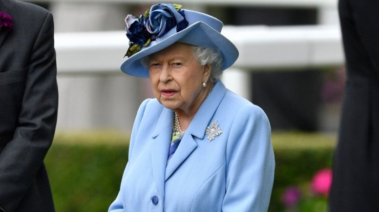 Αυτό είναι το άρωμα που φορούσε η Βασίλισσα Ελισάβετ τα τελευταία 70 χρόνια