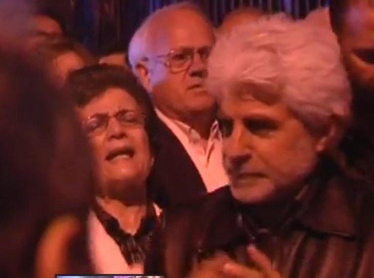 Δείτε την Έλση Χριστόφια να διαδηλώνει έξω από το Προεδρικό