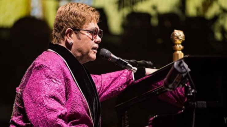 Εlton John: Το περιστατικό που του συνέβη on stage και διέκοψε συναυλία του [εικόνα & βίντεο]