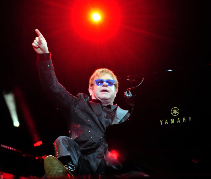 Κοντά στο θάνατο ο Elton John