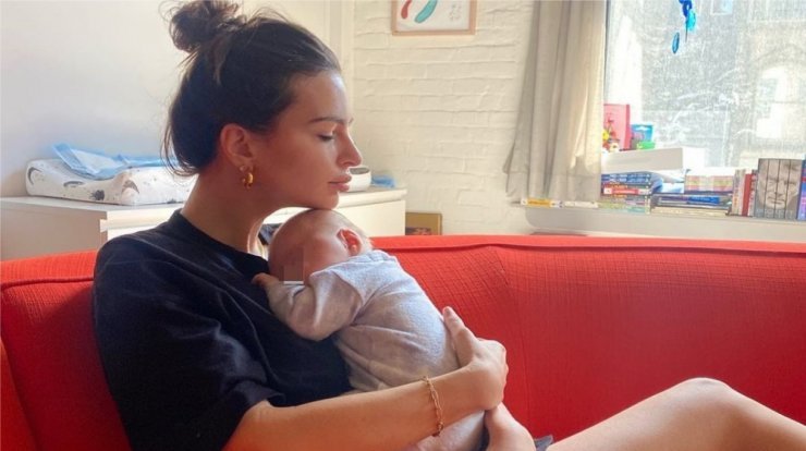 Emily Ratajkowski: Eίδαμε για πρώτη φορά το πρόσωπο του γιου της [εικόνα]