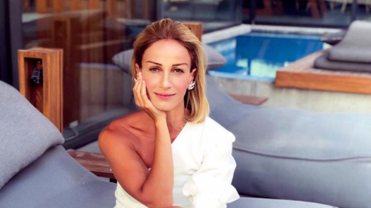 Έμιλυ Γιολίτη: Το βραδινό σύνολο με γαλότσες