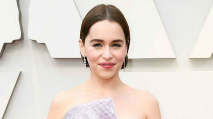 Emilia Clarke: Είδαμε για πρώτη φορά εικόνες της ηθοποιού από το “Game of Thrones” μετά το χειρουργείο στον εγκέφαλο