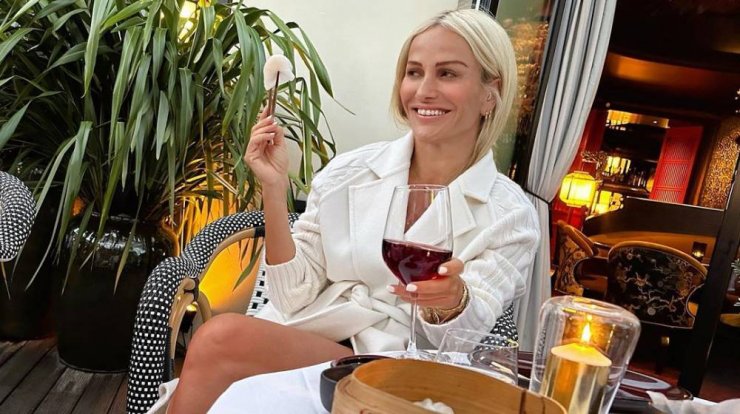 Έμιλυ Γιολίτη: Σου δίνει inspo για το επόμενο ταξίδι σου σε Παρίσι και Λονδίνο [εικόνες]