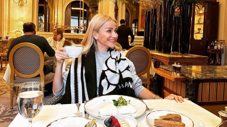 Έμιλυ Γιολίτη: Φωτογραφήθηκε σε θρυλικό ξενοδοχείο του Marrakesh που έχει φιλοξενήσει σπουδαίες προσωπικότητες