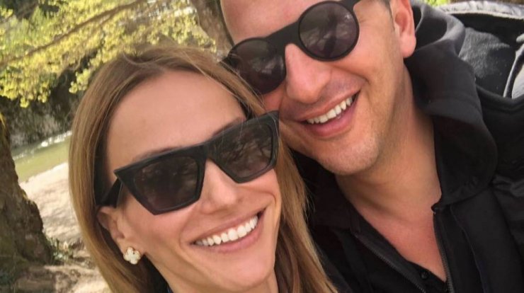 Η Έμιλυ Γιολίτη έχει γενέθλια και ο Χρύσανθος Τσουρούλλης της χάρισε 100 κόκκινα τριαντάφυλλα!