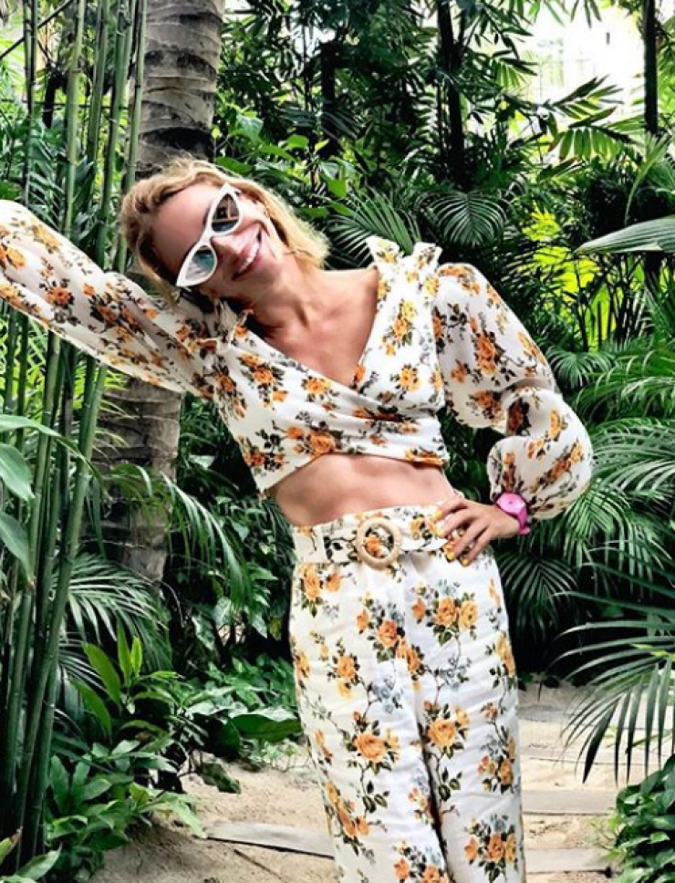 Wow! Δείτε την Έμιλυ Γιολίτη να κάνει yoga σε όμορφη τοποθεσία της Πάφου!