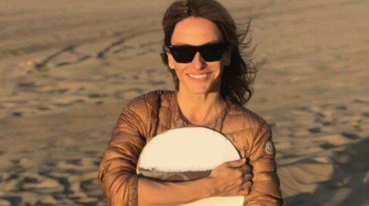 Έμιλυ Γιολίτη: Έκανε sandboarding στην έρημο και μας εντυπωσίασε! [εικόνες & βίντεο]