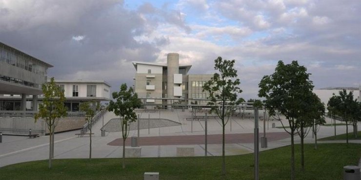 Μεσίστιες οι σημαίες του Π.Κύπρου- Θλίψη από το χαμό φοιτητή